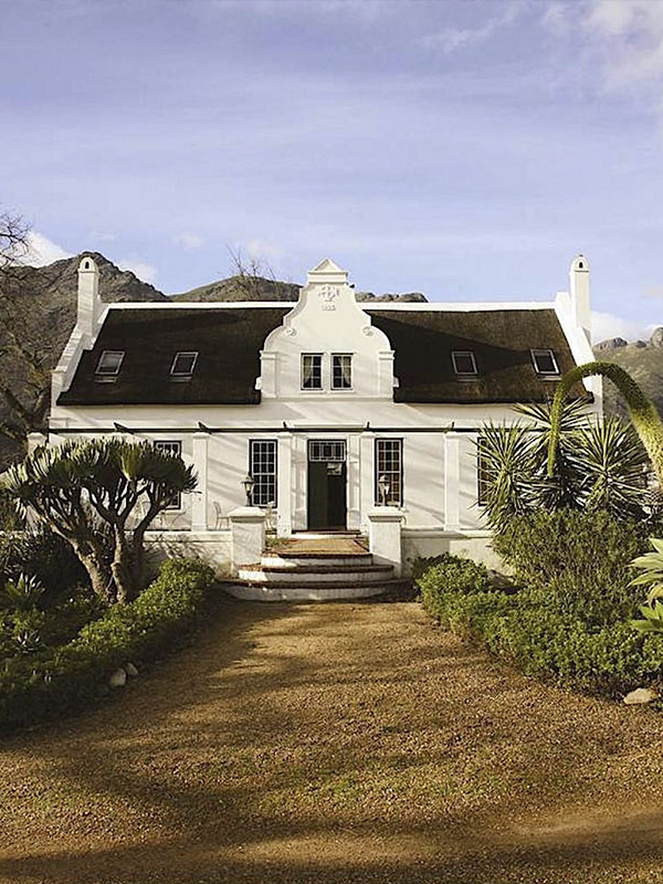 Relaxing stay at a colonial villa in Stellenbosch surrounded by nature, comfortable accommodation on a RoamSee journey